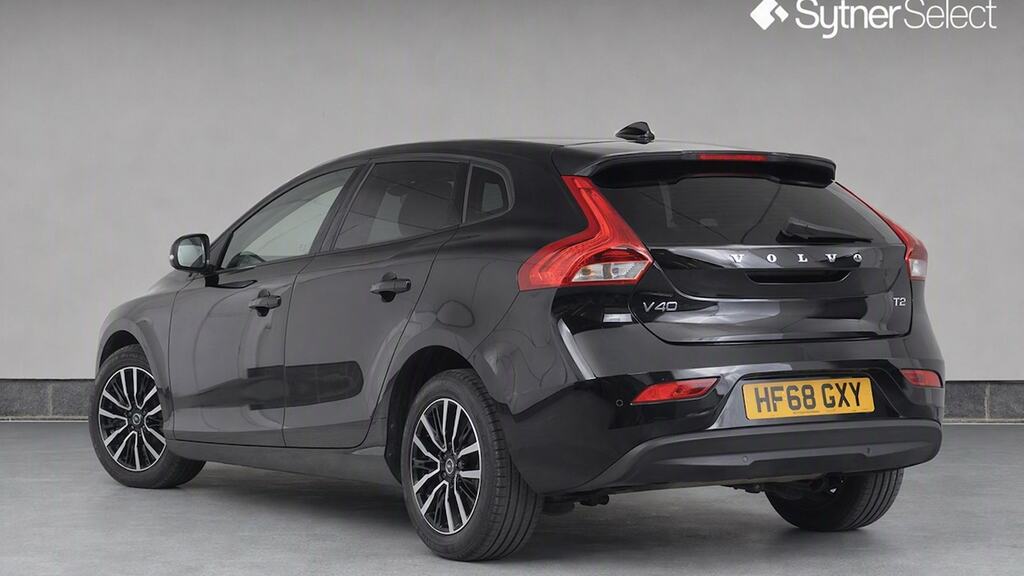 Volvo V40 T2 122 Momentum Black #3