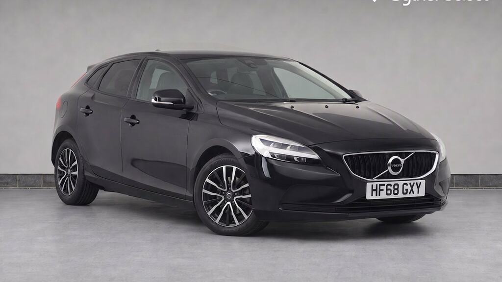 Volvo V40 T2 122 Momentum Black