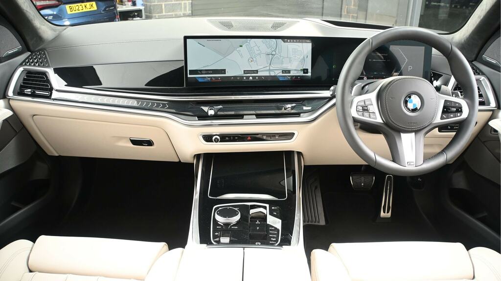 BMW X7 Xdrive40d Mht M Sport Step Black #4