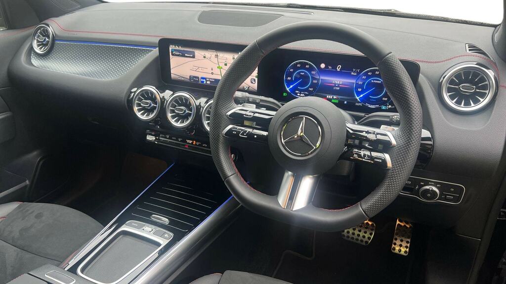 Mercedes-Benz EQA Eqa 300 4M 168Kw Amg Line Executive 70.5Kwh At Black #3