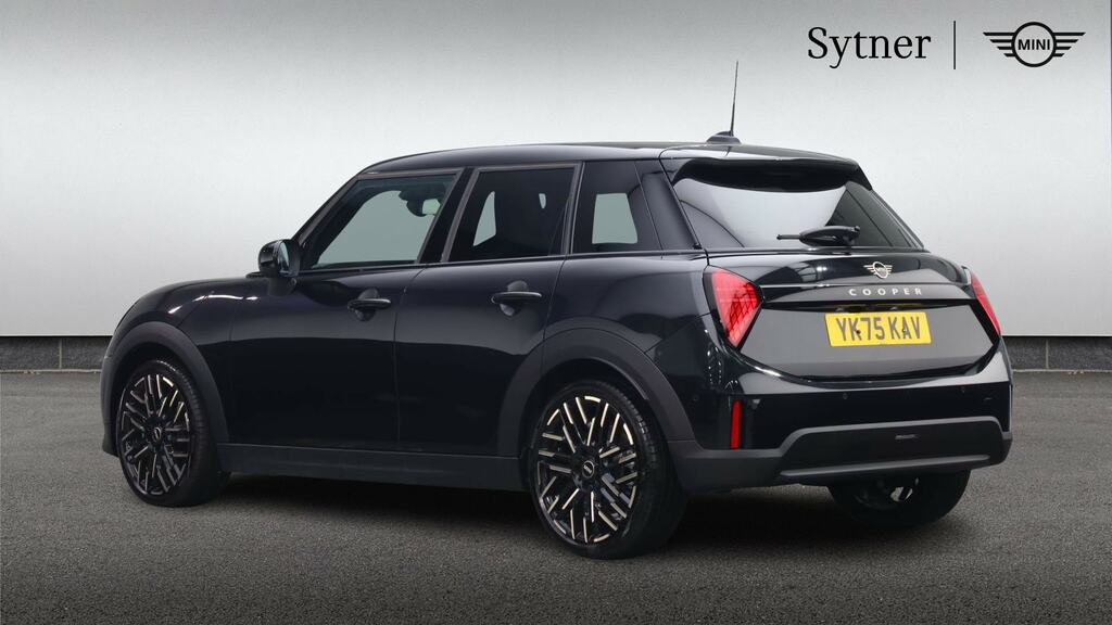Mini Hatch 1.5 C Exclusive Level 2 Black #2