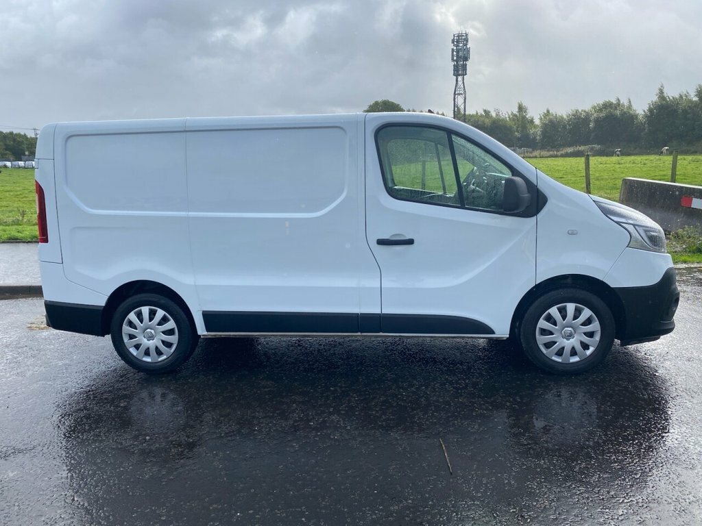 Renault Trafic 2L Business ML21FLG White #2