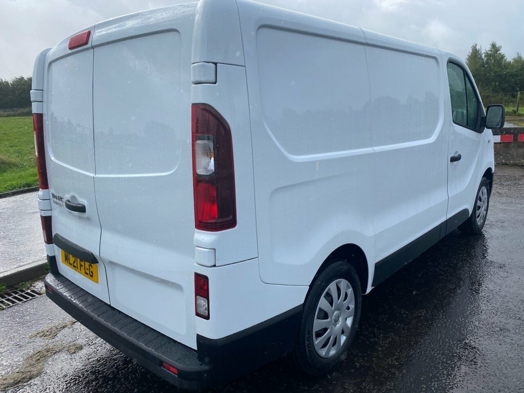 Renault Trafic 2L Business ML21FLG White #3