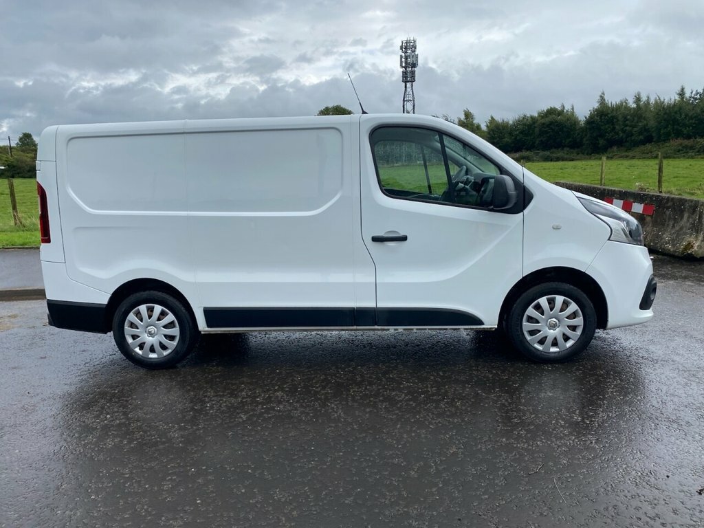 Renault Trafic Mpv White #2