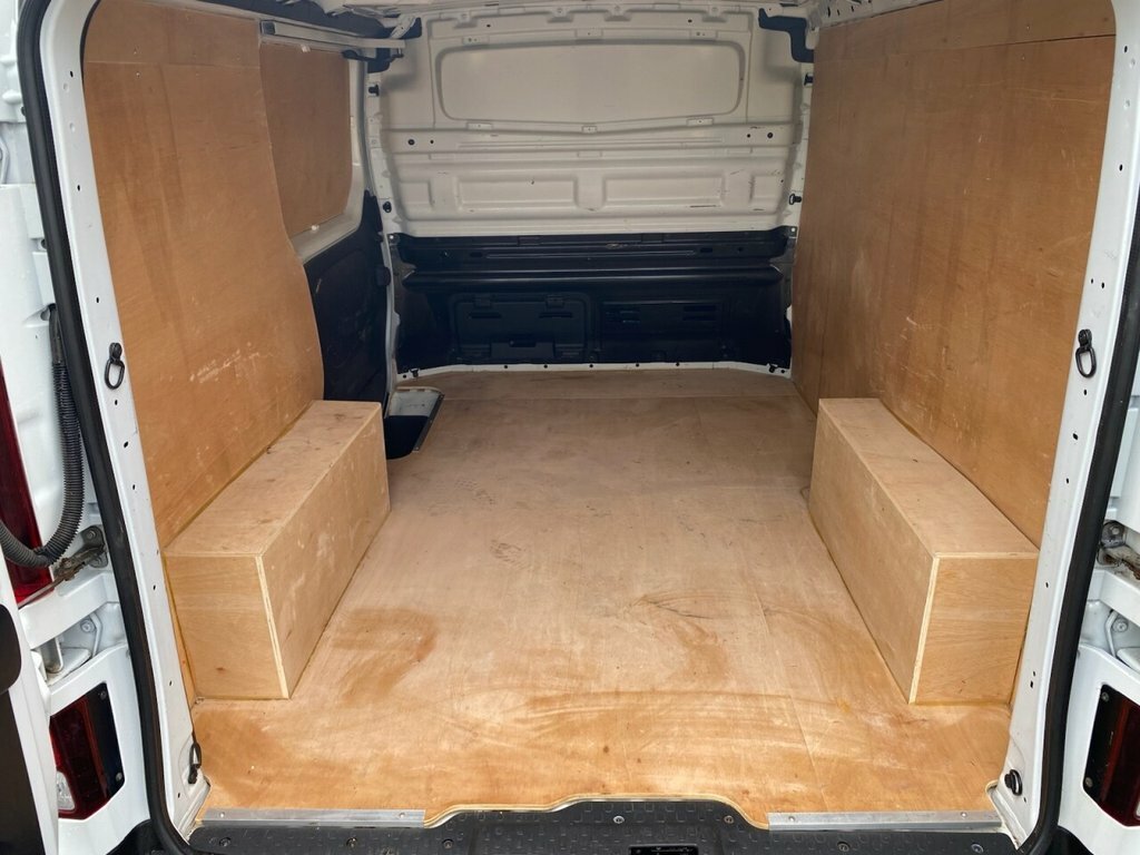 Renault Trafic Mpv White #6