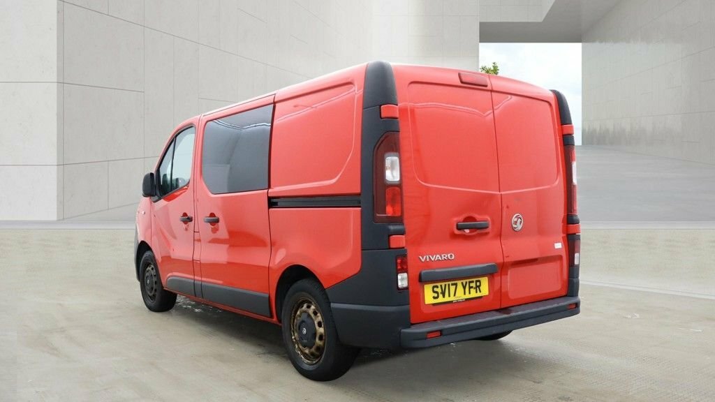 Vauxhall Vivaro Mpv Red #2