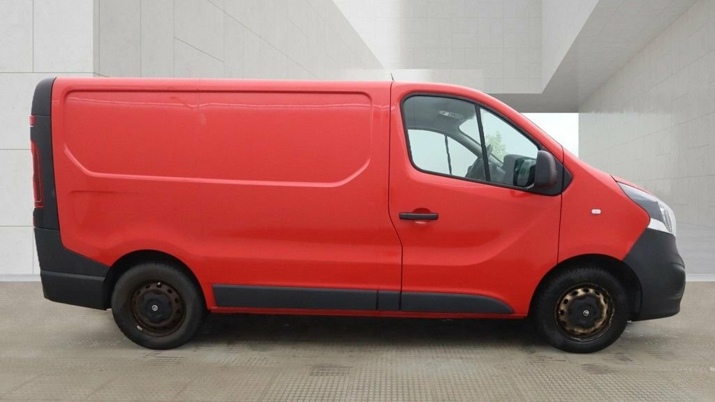 Vauxhall Vivaro Mpv Red #4