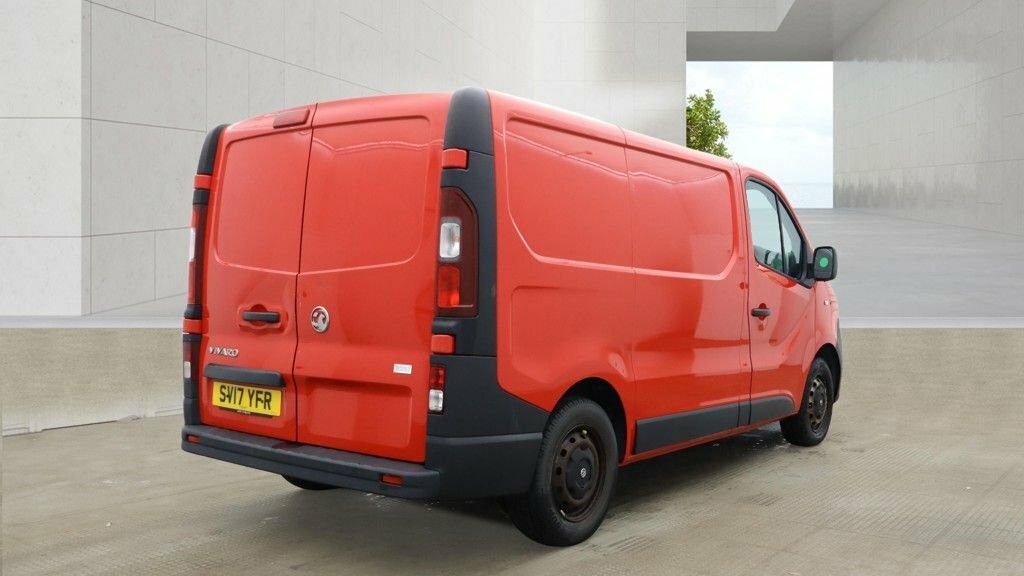 Vauxhall Vivaro Mpv Red #3