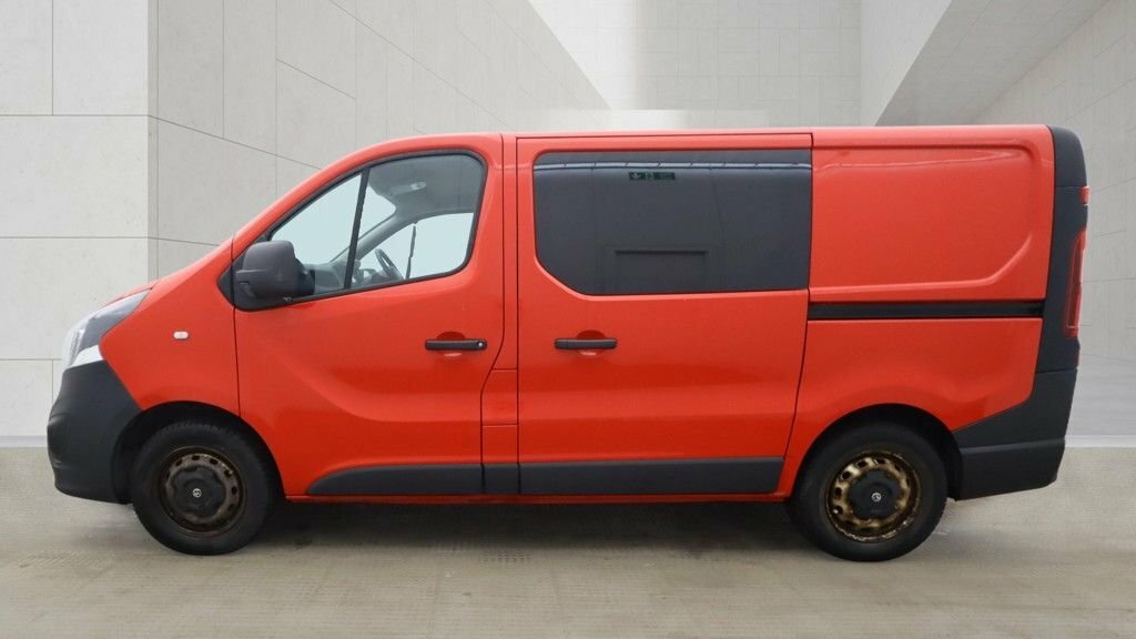 Vauxhall Vivaro Mpv Red #5