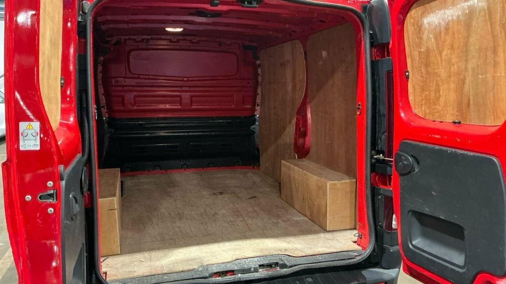 Vauxhall Vivaro Mpv Red #6