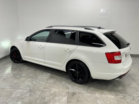 Skoda Octavia 2.0 Tdi Vrs White #6