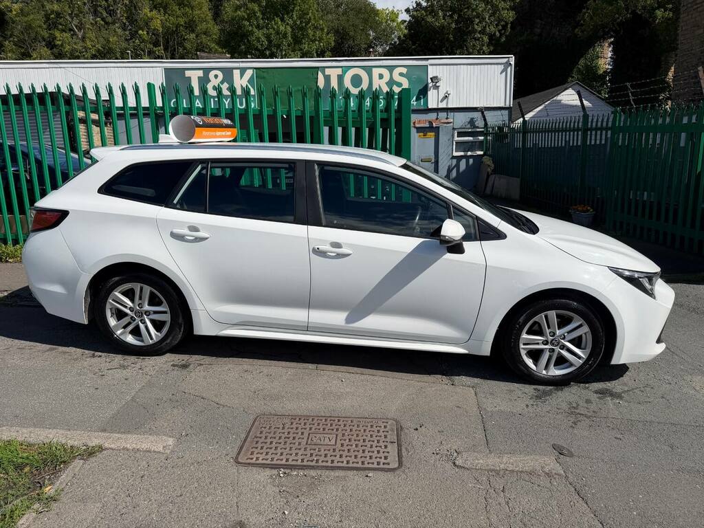 Toyota Corolla 1.8 Vvt-i Hybrid Icon Cvt White #2