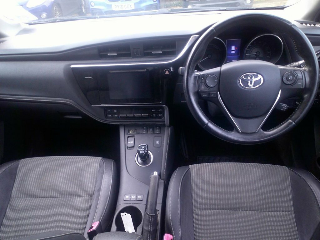 Toyota Auris 1.8L Excel Black #2