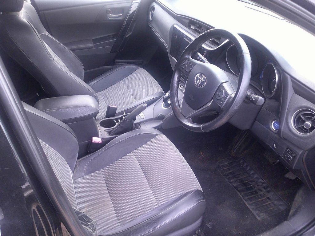 Toyota Auris 1.8L Excel Black #4