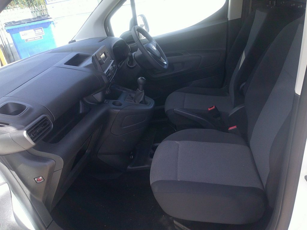 Vauxhall Combo Turbo D Blueinjection Energy XL Mpv Red #9