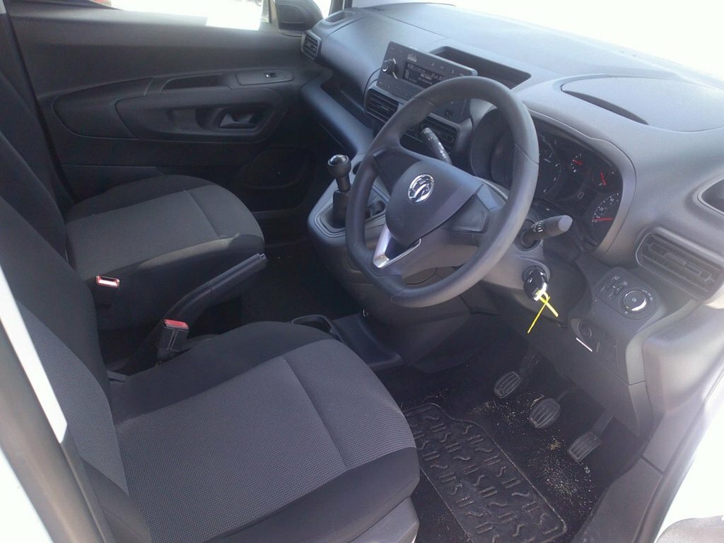 Vauxhall Combo 1.6L Edition White #5