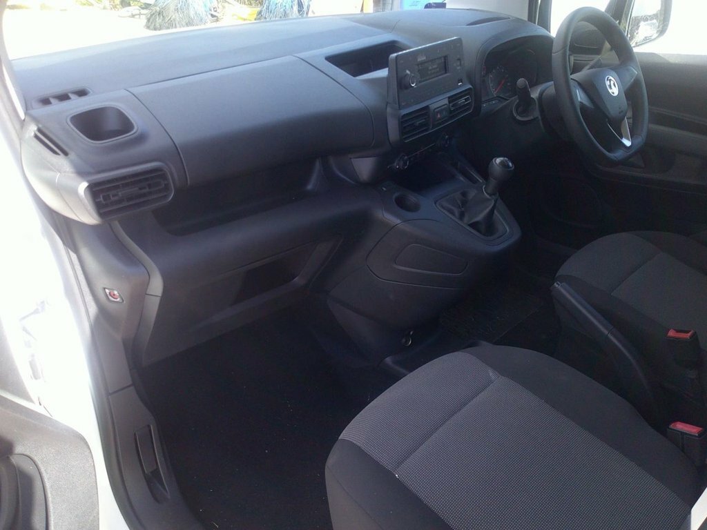 Vauxhall Combo 1.6L Edition White #6