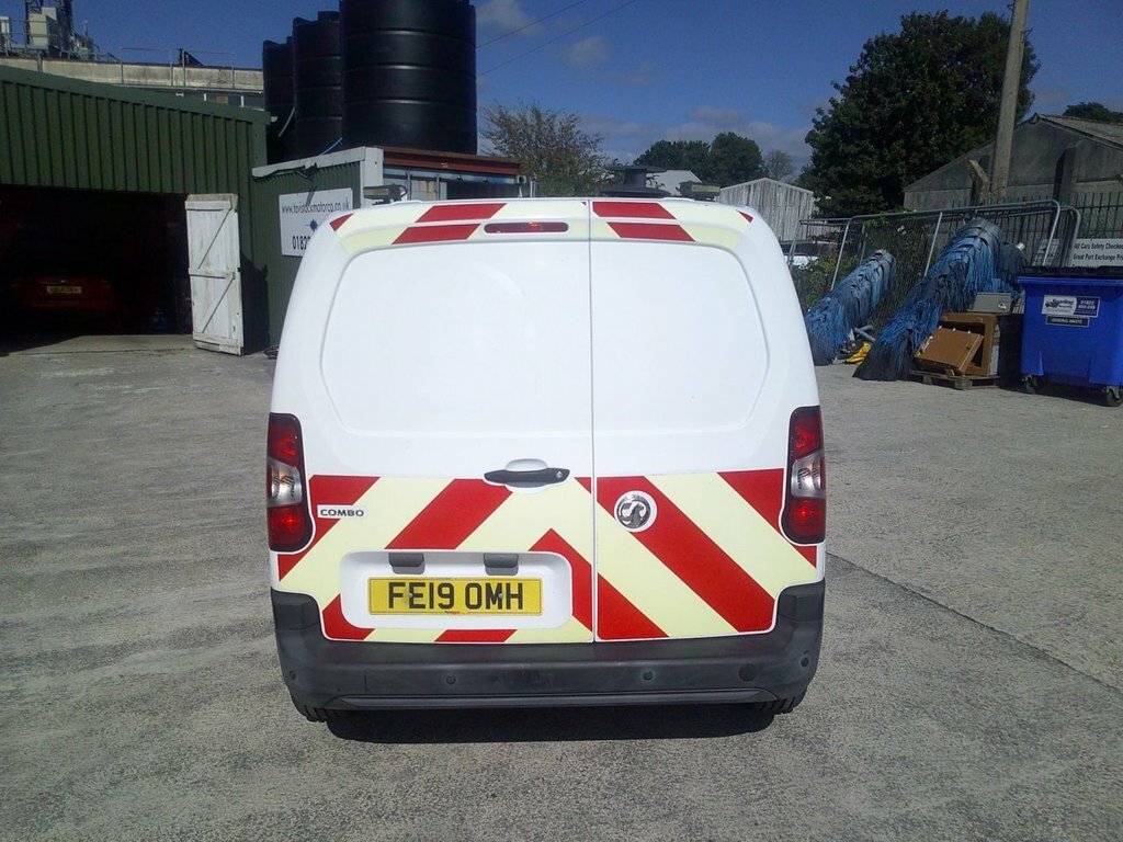 Vauxhall Combo Turbo D Blueinjection Energy XL Mpv Red #7