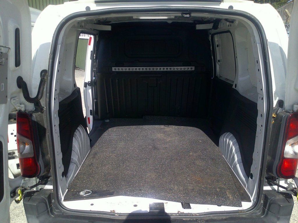 Vauxhall Combo Turbo D Blueinjection Energy XL Mpv Red #10