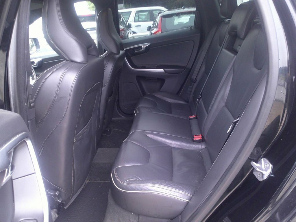Volvo XC60 2.4L R-design Nav White #10