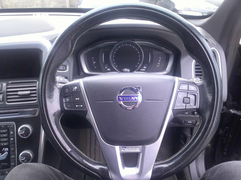 Volvo XC60 2.4L R-design Nav White #15