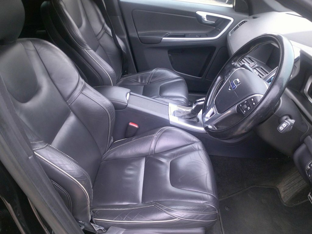 Volvo XC60 2.4L R-design Nav White #8