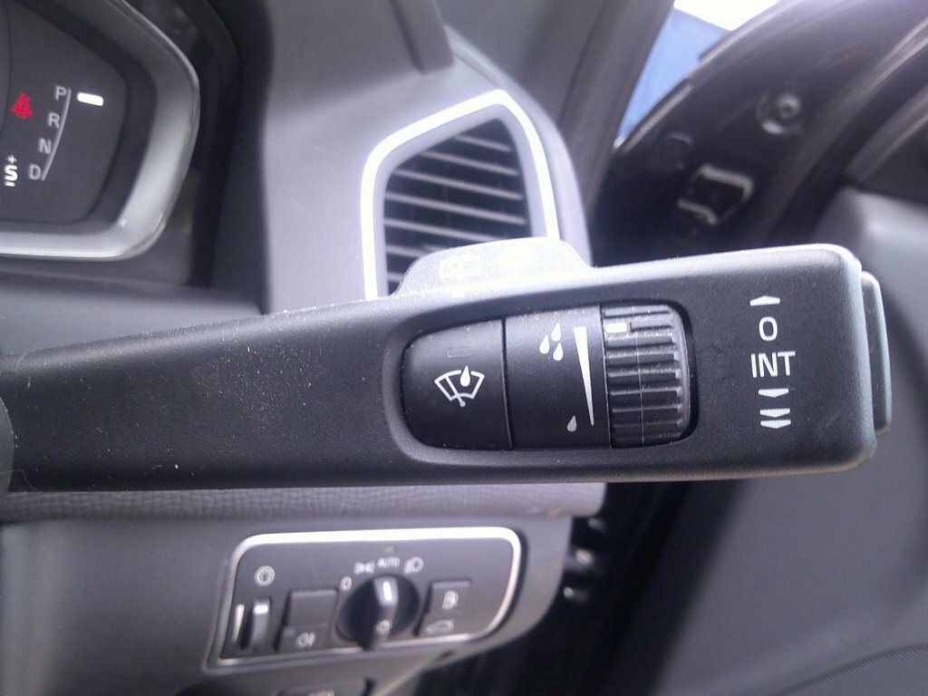 Volvo XC60 2.4L R-design Nav White #20