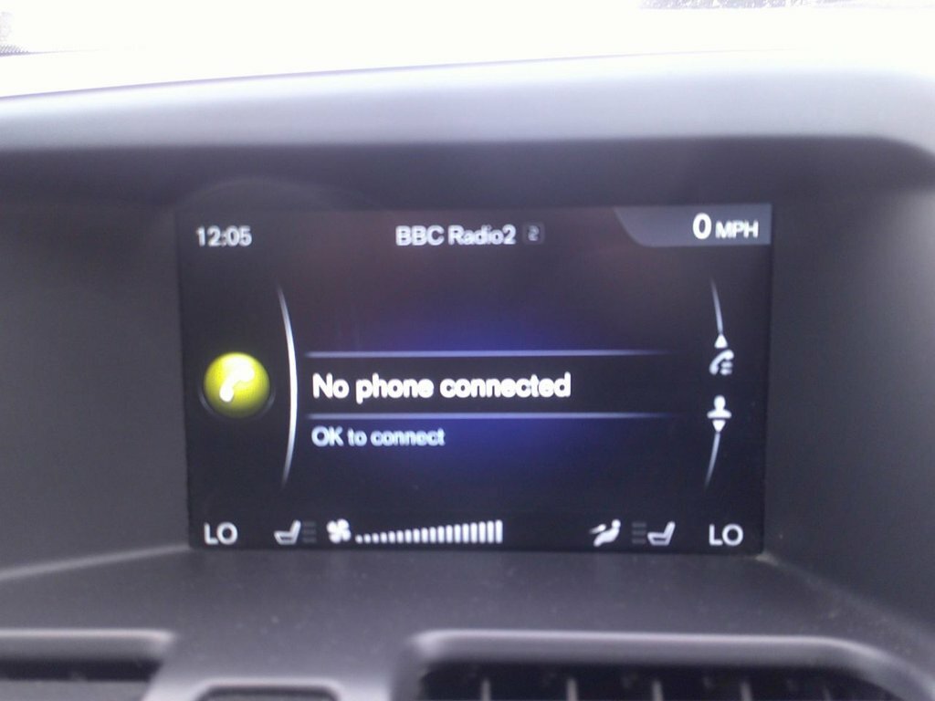 Volvo XC60 2.4L R-design Nav White #25