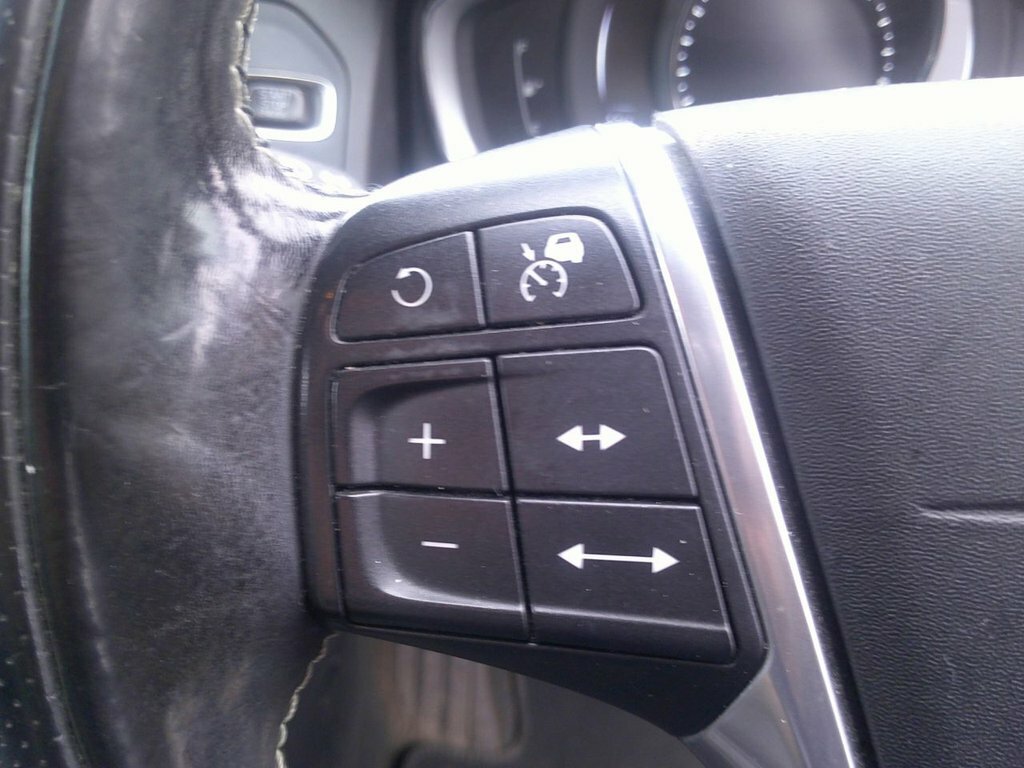 Volvo XC60 2.4L R-design Nav White #18