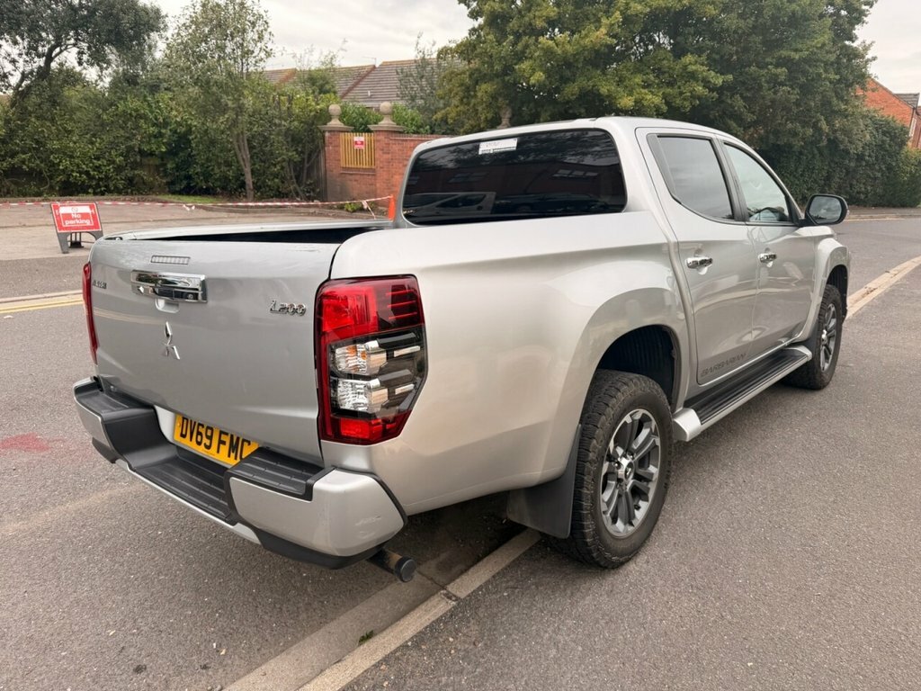 Mitsubishi L200 2.2 Di-d Dc Barbarian X Pickup Double Cab Dies Orange #8