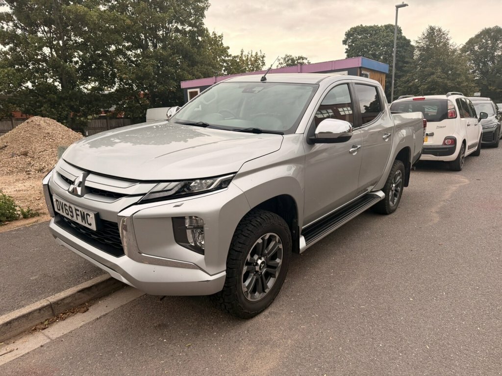 Mitsubishi L200 2.2L Dc Barbarian Silver