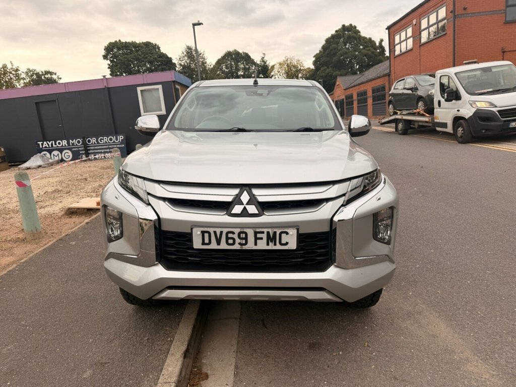 Mitsubishi L200 2.2L Dc Barbarian Silver #2