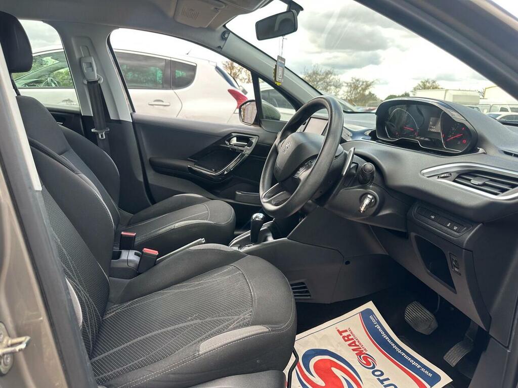 Peugeot 208 208 Access White #24