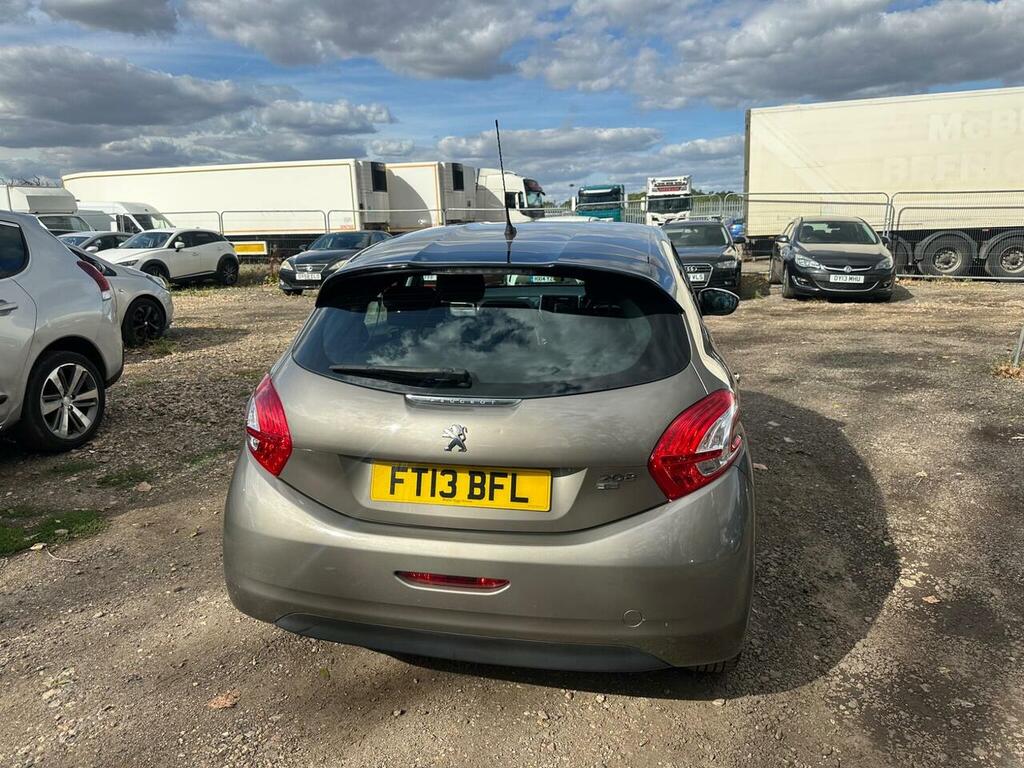 Peugeot 208 208 Access White #17