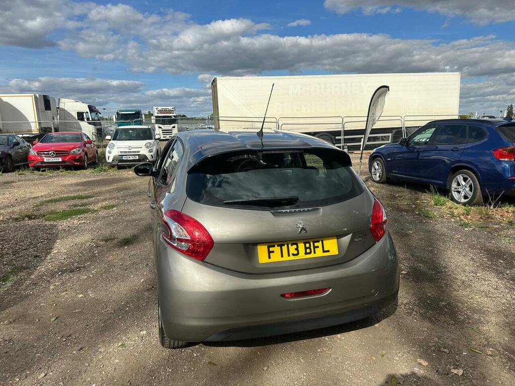 Peugeot 208 208 Access White #16