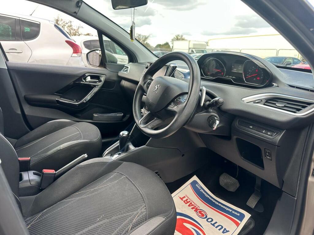 Peugeot 208 208 Access White #39