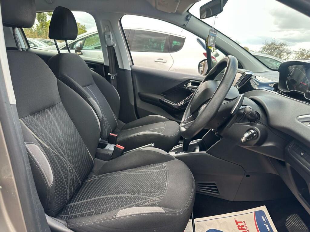 Peugeot 208 208 Access White #25