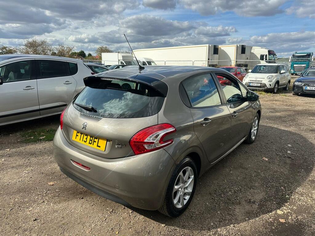 Peugeot 208 208 Access White #22
