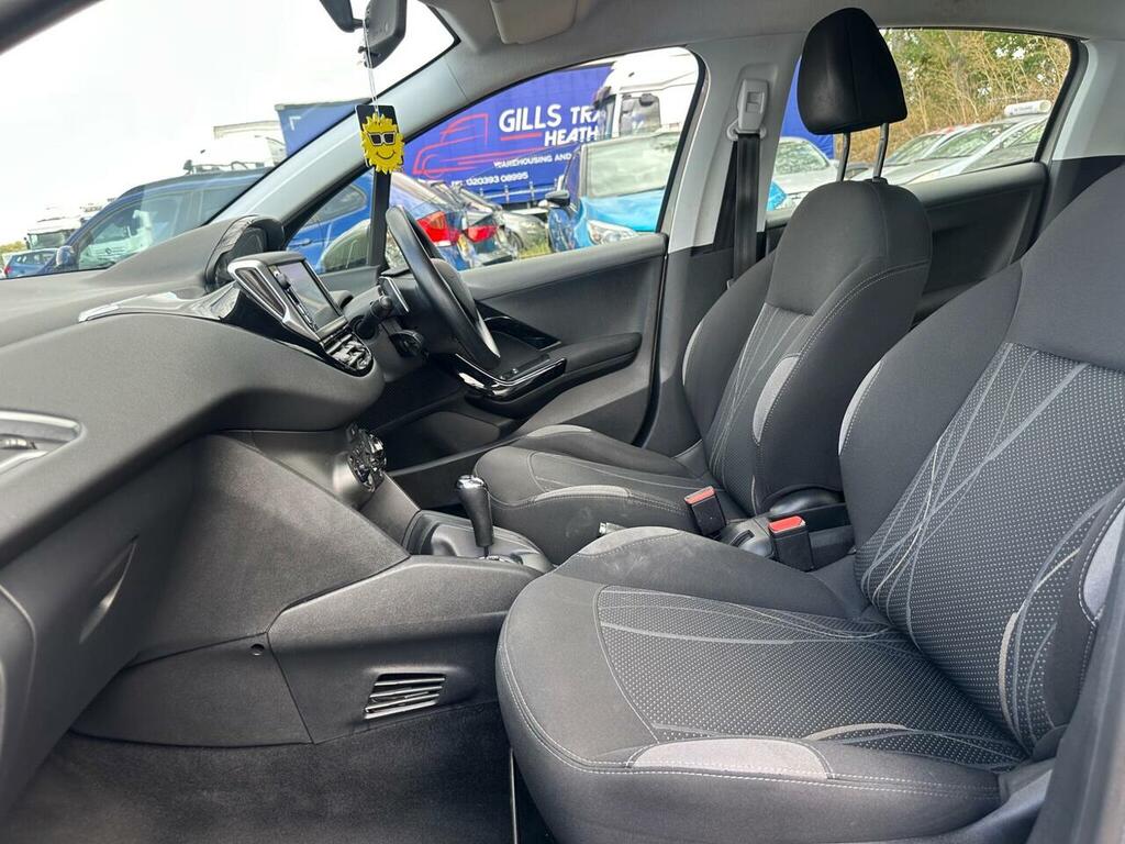 Peugeot 208 208 Access White #36