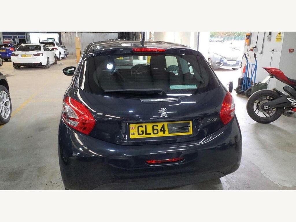 Peugeot 208 1.2 Vti Access Red #2