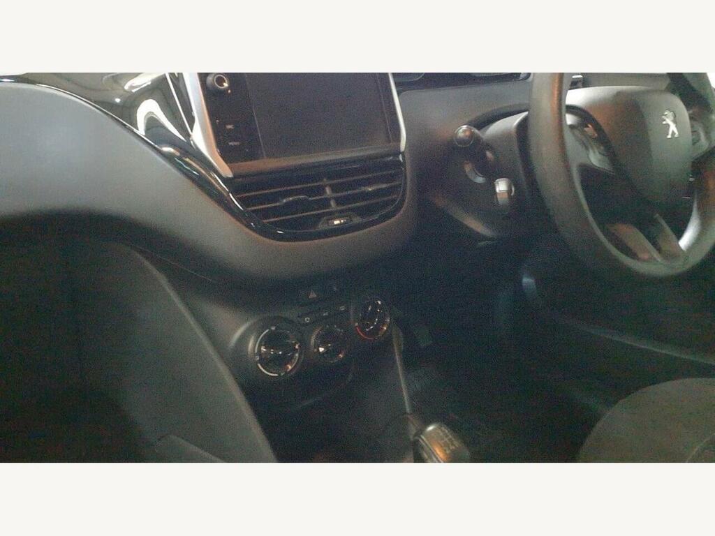 Peugeot 208 1.2 Vti Access Red #9