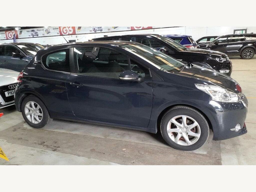 Peugeot 208 1.2 Vti Access Red #6