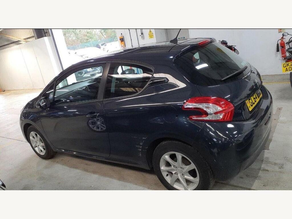 Peugeot 208 1.2 Vti Access Red #4