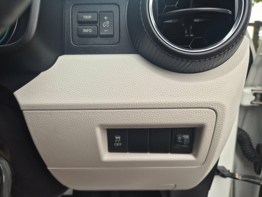 Suzuki Ignis Sz-t Dualjet White #11