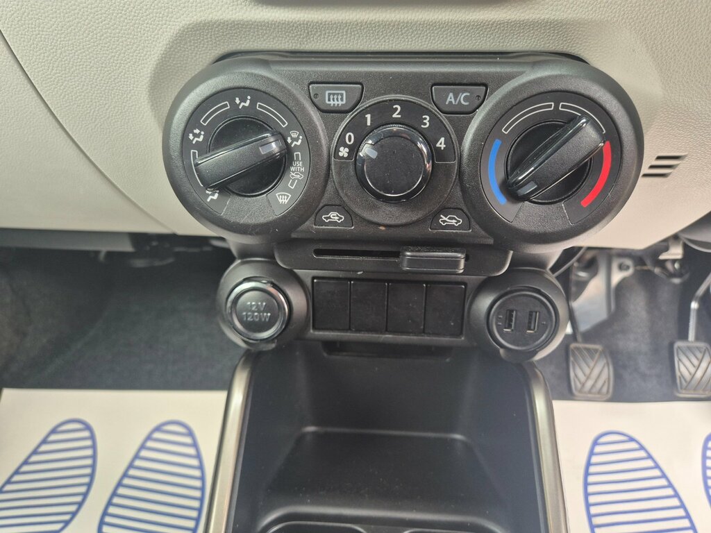 Suzuki Ignis Sz-t Dualjet White #16