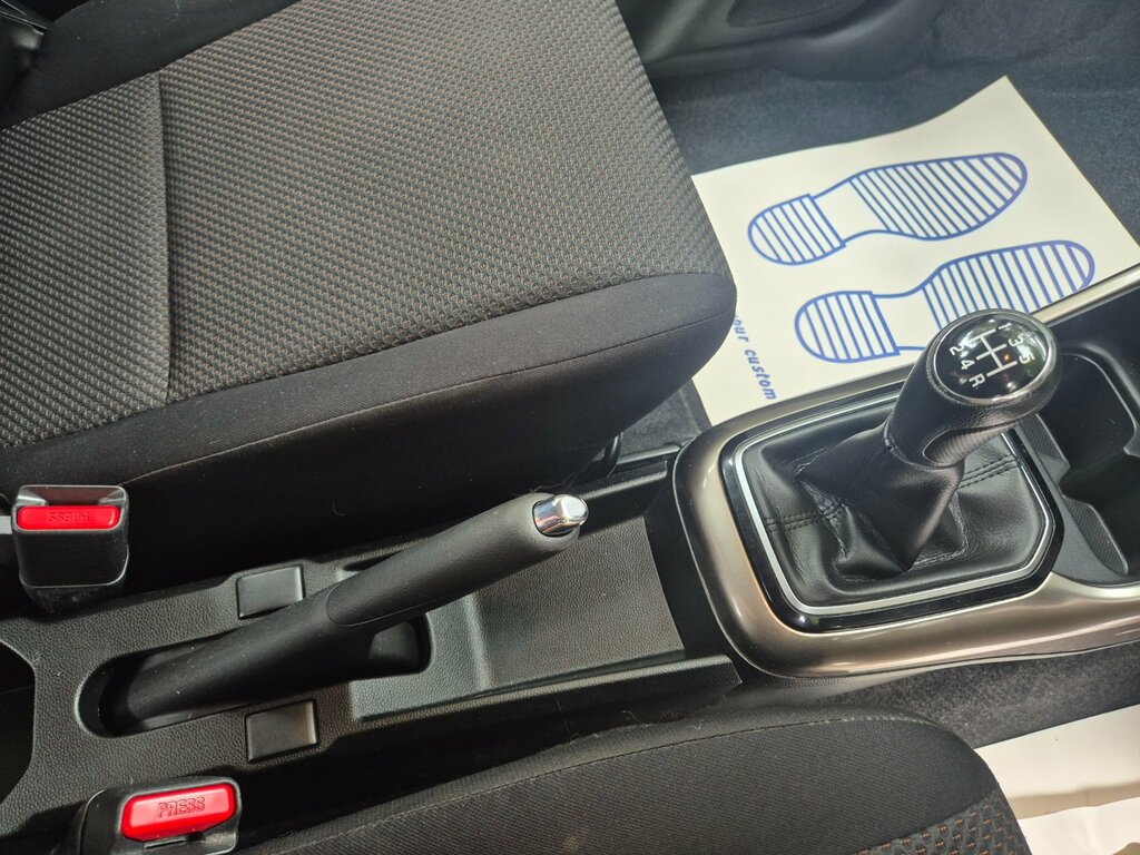Suzuki Ignis Sz-t Dualjet White #18