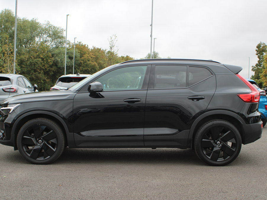 Volvo XC40 2.0 B4p Plus Black Edition RF74OEM Black #3