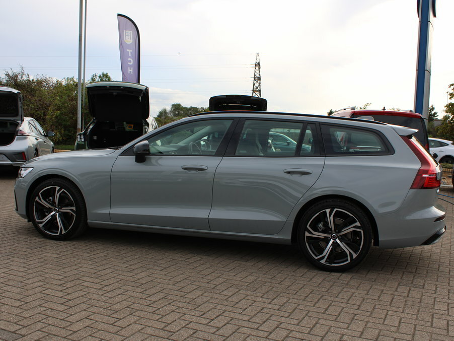 Volvo V60 2.0 B4p Plus Dark 7 Speed Grey #3