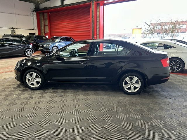 Skoda Octavia Automatic Black #5
