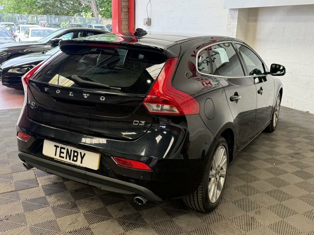 Volvo V40 D3 Se Lux Nav Black #5